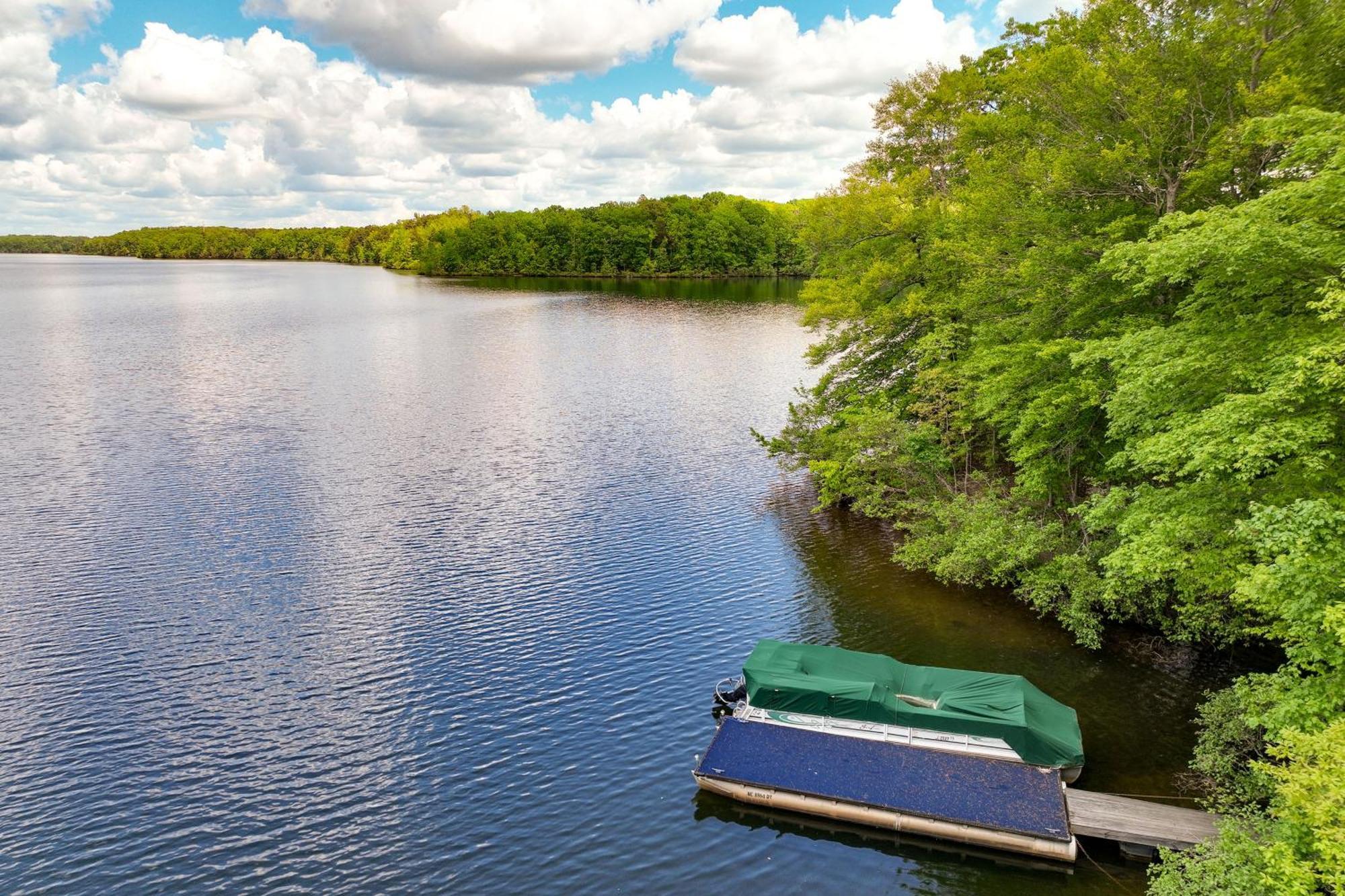 Stunning Lakefront Roxboro Home With Private Dock! Exterior foto