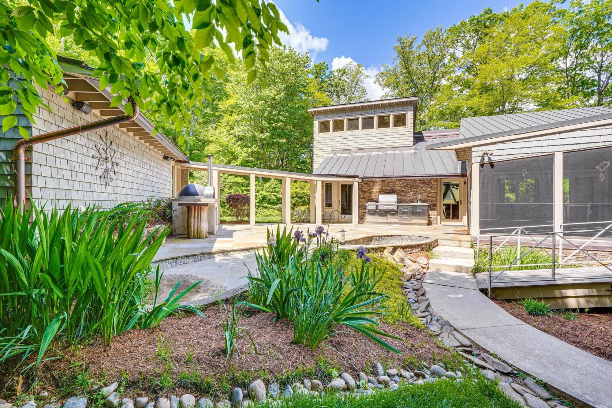 Stunning Lakefront Roxboro Home With Private Dock! Exterior foto
